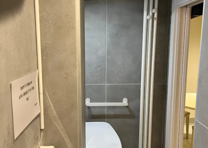 Venetian Place 아파트